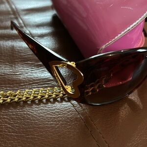Betsey Johnson tortoiseshell heart sunglasses 🤎